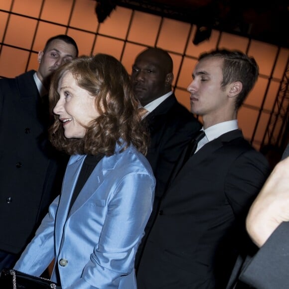 Annabelle Wallis, Nicole Kidman et Isabelle Huppert - People au défilé de mode Haute-Couture printemps-été 2017 "Giorgio Armani Privé" au Palais de Chaillot à Paris le 24 janvier 2017.