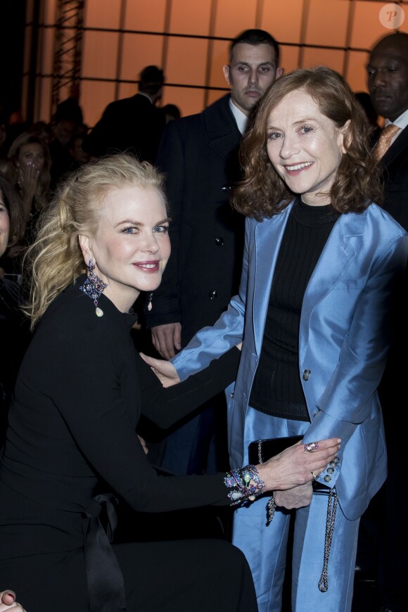 Nicole Kidman et Isabelle Huppert - People au défilé de mode Haute-Couture printemps-été 2017 "Giorgio Armani Privé" au Palais de Chaillot à Paris le 24 janvier 2017.