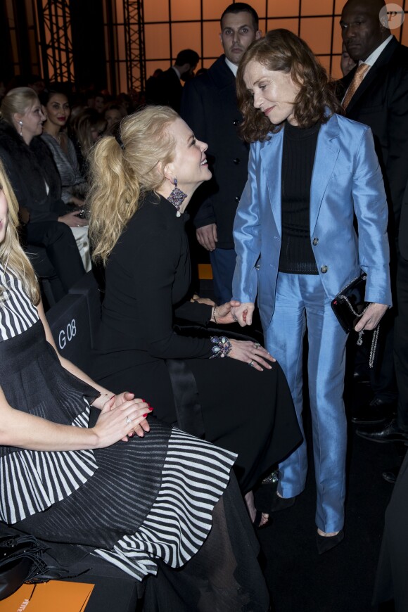 Nicole Kidman et Isabelle Huppert - People au défilé de mode Haute-Couture printemps-été 2017 "Giorgio Armani Privé" au Palais de Chaillot à Paris le 24 janvier 2017.