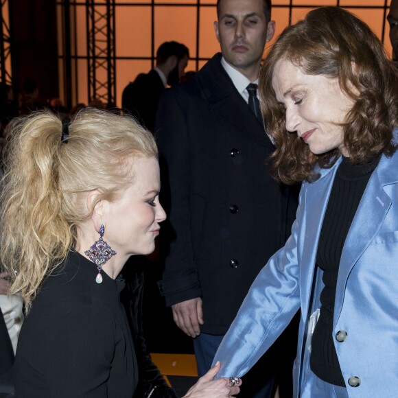 Nicole Kidman et Isabelle Huppert - People au défilé de mode Haute-Couture printemps-été 2017 "Giorgio Armani Privé" au Palais de Chaillot à Paris le 24 janvier 2017.