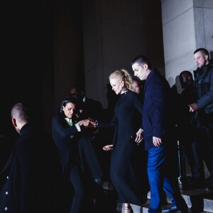 Nicole Kidman à la sortie du défilé de mode Giorgio Armani Privé collection Haute Couture Printemps/Eté 2017 au Palais de Chaillot lors de la fashion week à Paris, le 24 janvier 2017.