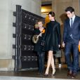 Olga Kurylenko et et Ben Cura sortant du défilé de mode Haute-Couture printemps-été 2017 "Giorgio Armani Privé" au Palais de Chaillot à Paris le 24 janvier 2017.
