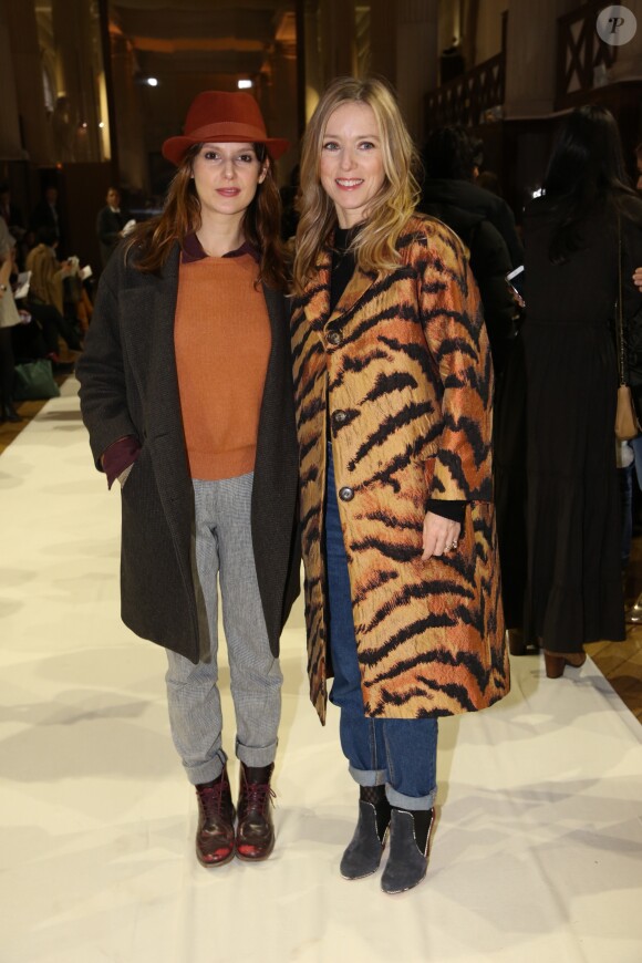 Elodie Navarre et Léa Drucker assistent au défilé Bonpoint, collection automne-hiver 2017, à la Galerie de Minéralogie. Paris, le 25 janvier 2017.