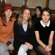 Elodie Navarre et Anaïs Demoustier  (à droite) assistent au défilé Bonpoint, collection automne-hiver 2017, à la Galerie de Minéralogie. Paris, le 25 janvier 2017.