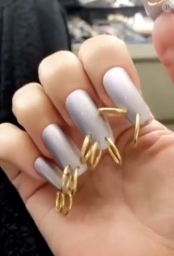 Kim Kardashian s'est fait piercer les ongles. Photo publiée sur Snapchat à la fin du mois de janvier 2017