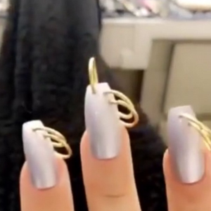 Kim Kardashian s'est fait piercer les ongles. Photo publiée sur Snapchat à la fin du mois de janvier 2017