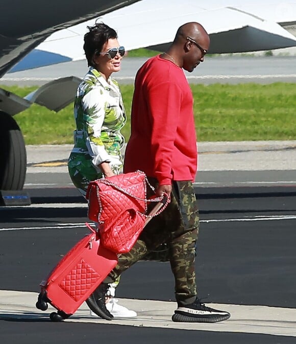 Kris Jenner et son compagnon Corey Gamble - La famille Kardashian prend un jet privé à Van Nuys, le 26 janvier 2017.