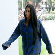 Kim Kardashian à la sortie d'un immeuble à Los Angeles. Elle porte un piercing à la lèvre inférieure. Le 24 janvier 2017.