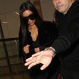Kim Kardashian et Scott Disick vont prendre un avion à l'aéroport de Los Angeles le 11 janvier 2017 pour sa première sortie oficielle à Dubai.