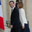 Benoît Hamon (ministre de l'éducation) et sa compagne Gabrielle Guallar arrivent à l'Elysée pour un dîner en l'honneur du premier ministre japonais. Paris, le 5 mai 2014.