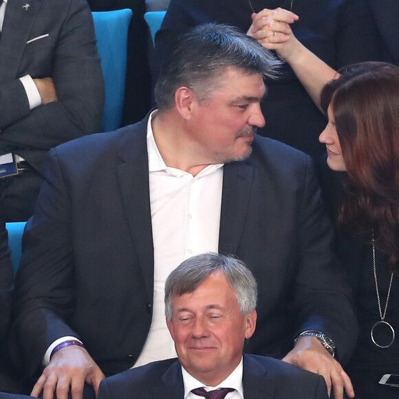 David Douillet et Vanessa Carrara le 29 janvier 2017 à l'AccorHotels Arena de Paris lors de la finale du Mondial 2017 de handball remportée par la France face à la Norvège. Le couple a eu une petite fille prénommée Blanche le 17 septembre 2016. © Cyril Moreau/Bestimage