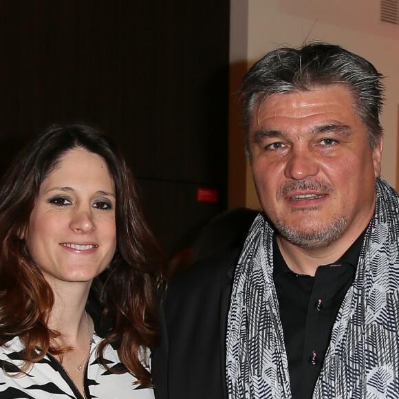 David Douillet et sa compagne Vanessa Carrara à la 1ère édition des "Plumes d'Or du Vin et de la Gastronomie" au Pavillon Vendôme à Paris le 19 mai 2016. Le couple a eu une petite fille prénommée Blanche le 17 septembre 2016.