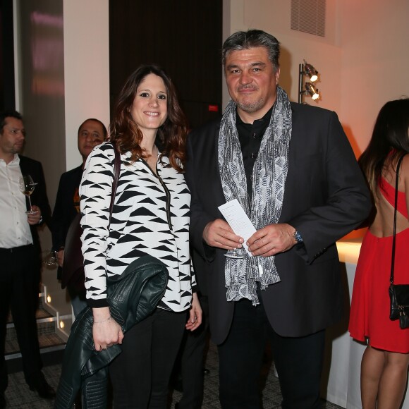 David Douillet et sa compagne Vanessa Carrara à la 1ère édition des "Plumes d'Or du Vin et de la Gastronomie" au Pavillon Vendôme à Paris le 19 mai 2016. Le couple a eu une petite fille prénommée Blanche le 17 septembre 2016.