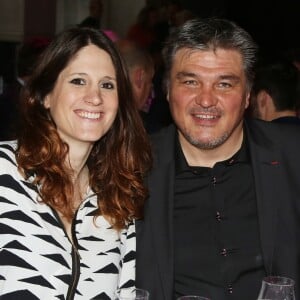 David Douillet et sa compagne Vanessa Carrara à la 1ère édition des "Plumes d'Or du Vin et de la Gastronomie" au Pavillon Vendôme à Paris le 19 mai 2016. Le couple a eu une petite fille prénommée Blanche le 17 septembre 2016.