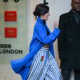 Camila Cabello quitte les studios de la "BBC Radio Live" à Londres, habillée d'un manteau Vince, d'un pull court à col roulé A.L.C. et d'un pantalon Off-White™ (collection croisière 2017). Le 31 janvier 2017.