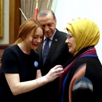 Lindsay Lohan rencontre le président turc et interpelle Donald Trump !