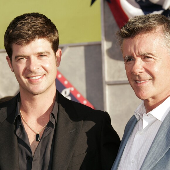 Alan Thicke et son fils Robin Thicke sur la première du film "Swing Vote" à Hollywood le 24 juillet 2008. © Lisa O'Connor/Zuma Press via Bestimage