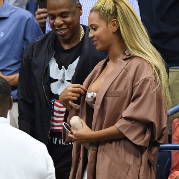 Beyoncé et son mari Jay Z pendant l'US Open 2016 au USTA Billie Jean King National Tennis Center à Flushing Meadow, New York City, New York, Etats-Unis, le 1er Septembre 2016. Beyonce and her husband Jay Z during the Day Four at the 2016 US Open at the USTA Billie Jean King National Tennis Center in the Flushing neighborhood of the Queens borough of New York City, New York, USA on September 1st, 2016.01/09/2016 - New York