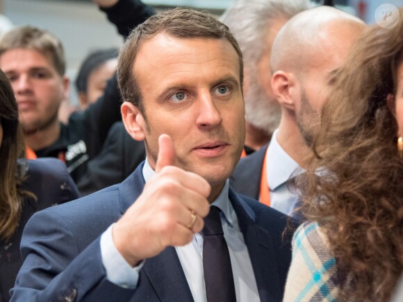 Emmanuel Macron en visite au salon des entrepreneurs au palais des Congrès à Paris le 2 février 2017. © Pierre Perusseau / Bestimage