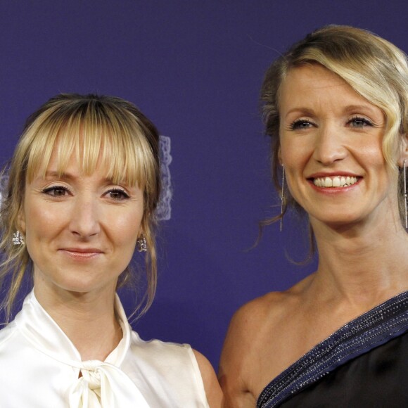 Alexandra Lamy et sa soeur Audrey Lamy à Paris le 24 février 2012.