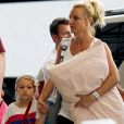  Britney Spears et sa nièce Maddie Aldridge à l'aéroport de la Nouvelle-Orléans le 2 juin 2013.  