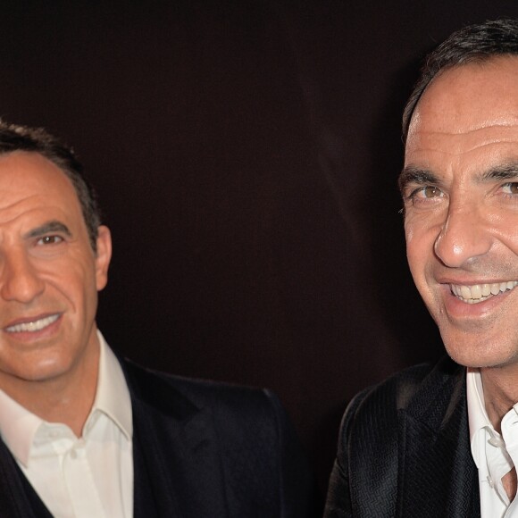 Nikos Aliagas et sa statue de cire lors de l'inauguration du tout nouvel espace dédié à l'émission de The Voice, la plus belle voix au musée Grévin à Paris, France, le 7 février 2017. © Veeren/Bestimage