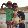 Lionel Messi photographié avec ses fils Thiago et Mateo par sa compagne Antonella Roccuzzo lors de leurs vacances dans les Baléares, en juillet 2016. Photo Instagram.