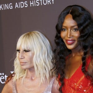 Donatella Versace et Naomi Campbell à la soirée amfAR au Cipriani's Wall Street à New York, le 8 février 2017  People attend The amfAR New York Gala at Cipriani's Wall Street in New York, NY on February 8, 2017.08/02/2017 - New York