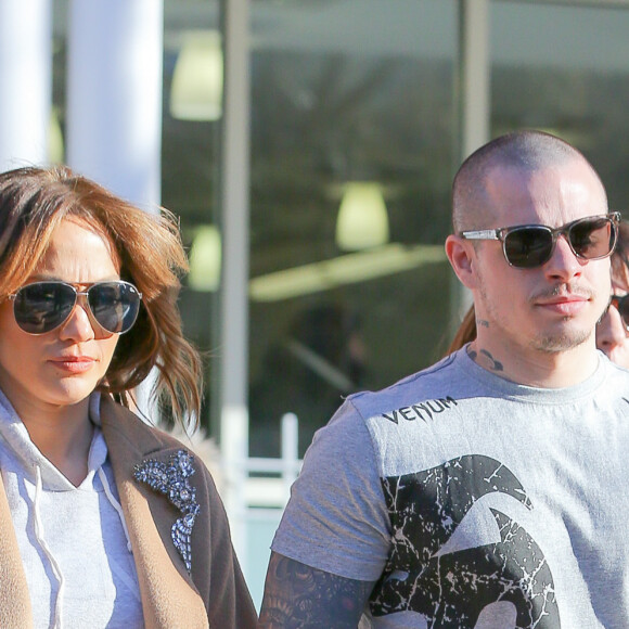 Jennifer Lopez et Casper Smart se promènent, main dans la main, dans les rues de New York, le 2 mars 2016