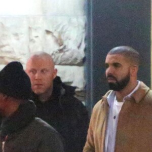 Exclusif - Le chanteur Drake a dîné au restaurant Fring's avec sa mère pour son anniversaire à Toronto le 28 janvier 2016. © CPA / Bestimage