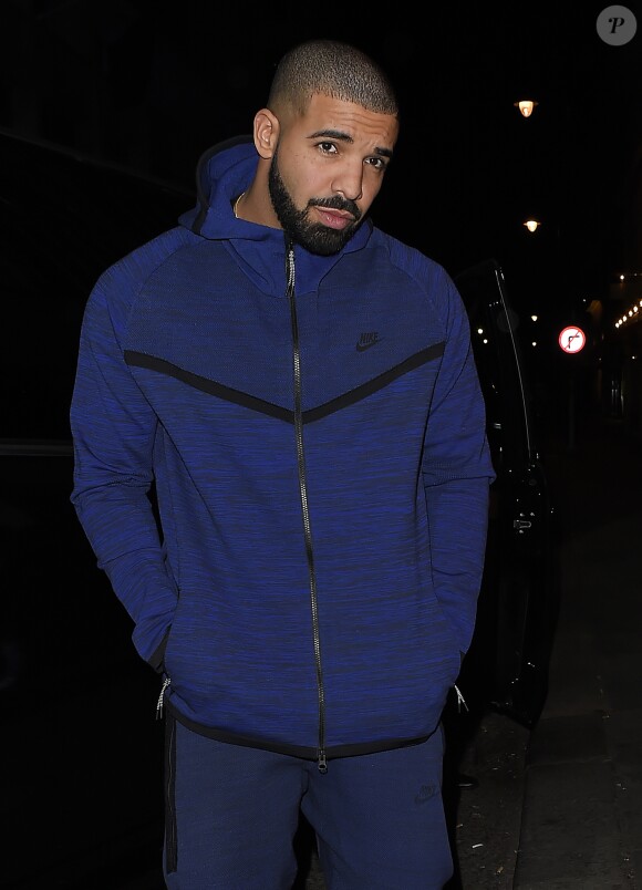 Drake quitte le club Tramp Mayfair à Londres le 26 février 2016. Drake arrives at Tramp Club in Mayfair 26 February 2016.
