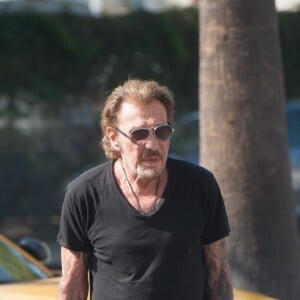 Exclusif - Johnny Hallyday avec une nouvelle Mercedes Benz dans le quartier de Santa Monica à Los Angeles, Californie, Etats-Unis, le 10 novembre 2016.