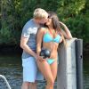 Claudia Romani (Secret Story 9) et son nouveau compagnon Christopher Johns s'embrassent langoureusement sur un ponton à Miami, le 12 février 2017.