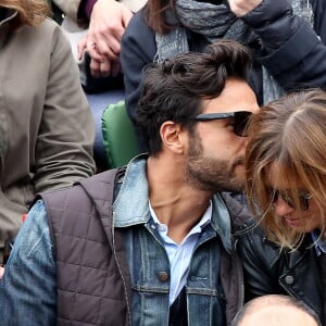 Maxim Nucci (Yodelice) et sa compagne Isabelle Ithurburu dans les tribunes des Internationaux de France de tennis de Roland Garros à Paris. Le 24 mai 2016 © Dominique Jacovides / Bestimage