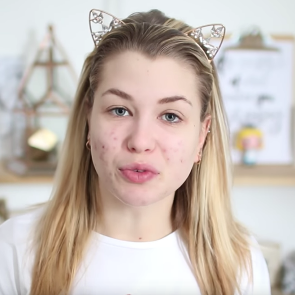 EnjoyPhoenix sans maquillage : Son avant/après très impressionnant ! Février 2017.