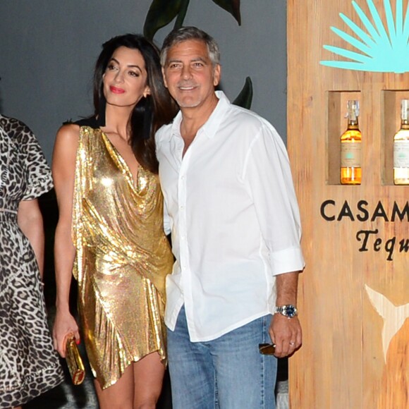 George Clooney et sa femme Amal Alamuddin Clooney à la Soirée de lancement de la marque de téquila "Casamigos" à Ibiza, le 23 août 2015.