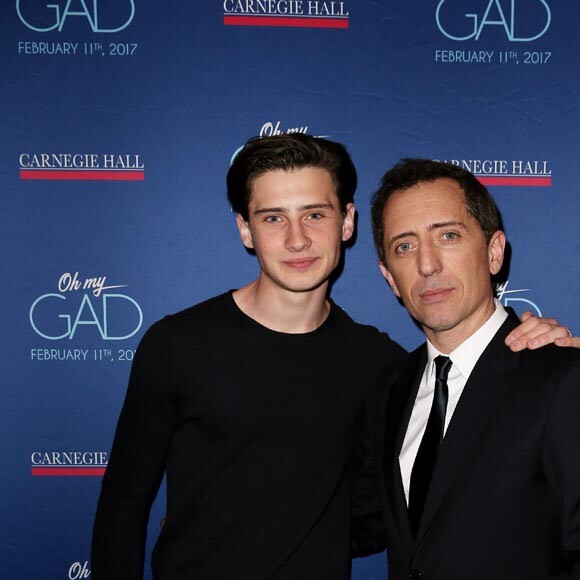 Exclusif : Gad Elmaleh avec son fils Noé lors du photocall du spectacle de Gad Elmaleh "Oh My Gad" au "Carnegie Hall" à New York, le 11 février 2017.