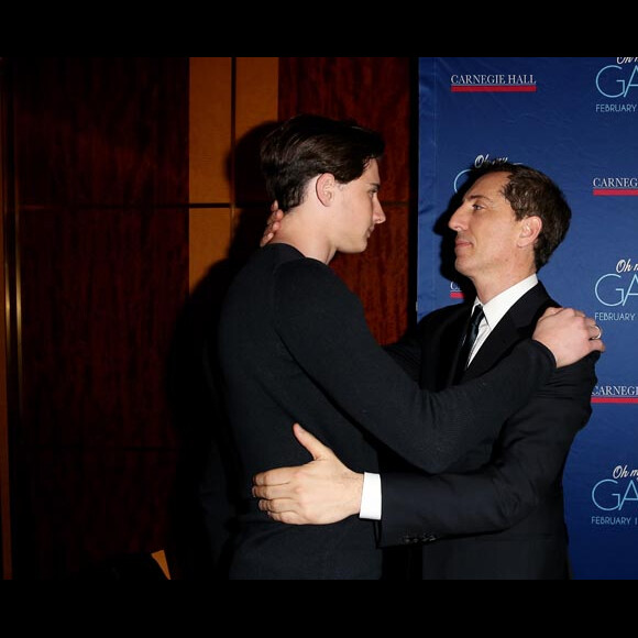 Exclusif : Gad Elmaleh avec son fils Noé lors du photocall du spectacle de Gad Elmaleh "Oh My Gad" au "Carnegie Hall" à New York, le 11 février 2017.