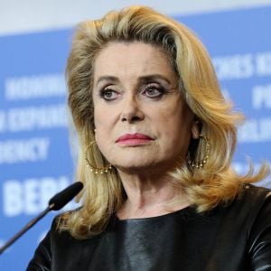 Catherine Deneuve lors de la conférence de presse de Sage Femme à la 67e Berlinale, le 14 février 2017.