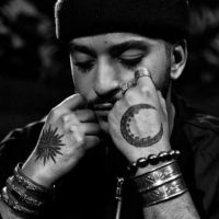 Slimane (The Voice 5) : La signification de ses tatouages à la main