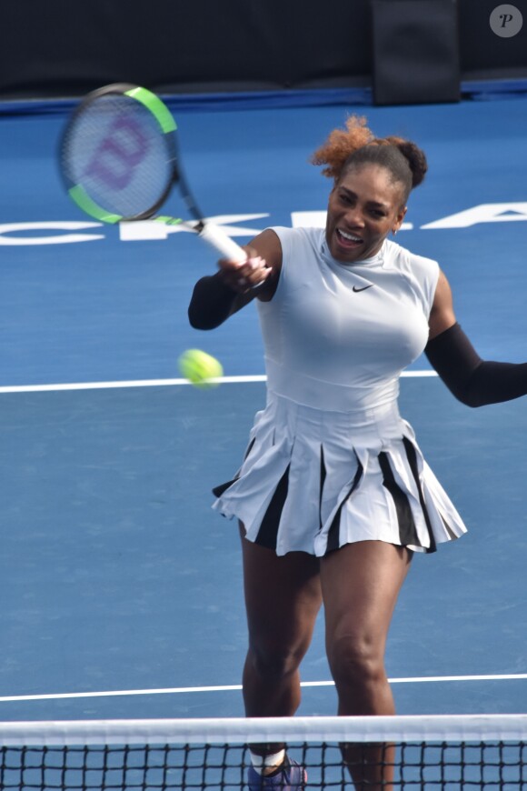 Serena Williams battue au deuxième tour par sa compatriote Madison Brengle ( 6-4, 6-7, 6-4) lors du tournoi d'Auckland, Nouvelle Zélande, le 4 janvier 2017.
