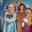 Bijou Phillips avec sa fille Fianna Masterson lors de première de Frozen de Disney On Ice à Los Angeles, le 10 décembre 2015.