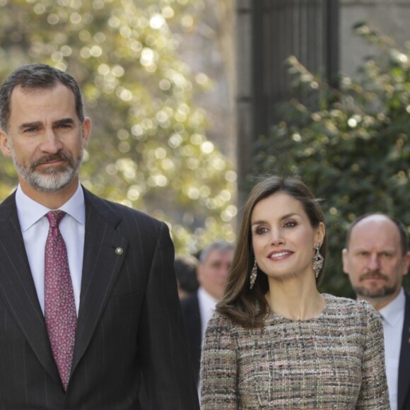 Le roi Felipe VI et la reine Letizia d'Espagne lors de l'inauguration de l'exposition "Chefs-d'oeuvre de Budapest, de la Renaissance aux avant-gardistes" au musée Thyssen-Bornemisza à Madrid, le 17 février 2017, en compagnie du président hongrois János Áder et sa femme Anita Herczegh.