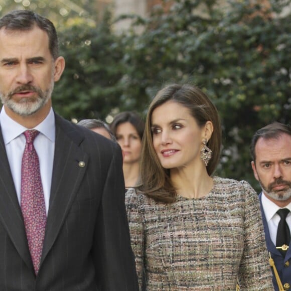 Le roi Felipe VI et la reine Letizia d'Espagne lors de l'inauguration de l'exposition "Chefs-d'oeuvre de Budapest, de la Renaissance aux avant-gardistes" au musée Thyssen-Bornemisza à Madrid, le 17 février 2017, en compagnie du président hongrois János Áder et sa femme Anita Herczegh.