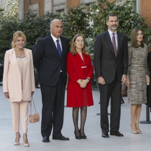 Le roi Felipe VI et la reine Letizia d'Espagne lors de l'inauguration de l'exposition "Chefs-d'oeuvre de Budapest, de la Renaissance aux avant-gardistes" au musée Thyssen-Bornemisza à Madrid, le 17 février 2017, en compagnie du président hongrois János Áder et sa femme Anita Herczegh.