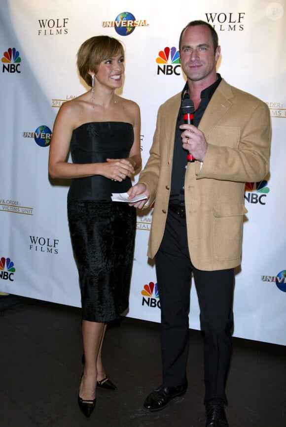 Mariska Hargitay et Chris Meloni pour le 100e épisode de "New York Unité Spéciale", le 23 octobre 2003.