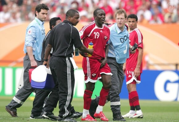 Dwight Yorke, capitaine de la sélection de Trinidad and Tobago, lors d'un match contre l'Angleterre lors de la Coupe du monde 2006.