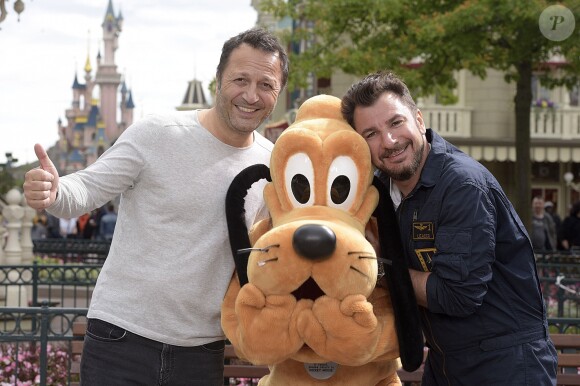 Arthur et Michaëll Youn - People au lancement du nouveau spectacle "Mickey et le magicien" au Parc Disneyland Paris. Le 2 juillet 2016 © Giancarlo Gorassini / Bestimage