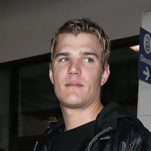 Paris Hilton et son nouveau compagnon Chris Zylka arrivent à l'aéroport de LAX à Los Angeles, le 19 février 2017