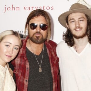 Billy Ray Cyrus avec ses enfants Noah Cyrus et Trace Dempsey Cyrus à la journée caritative "Stuart House" à Los Angeles, le 26 avril 2015